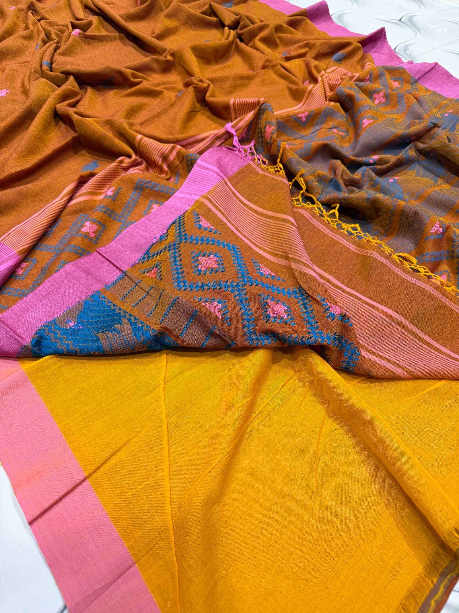 Pure Cotton Jamdani Saree with Blouse Piece - Image 2