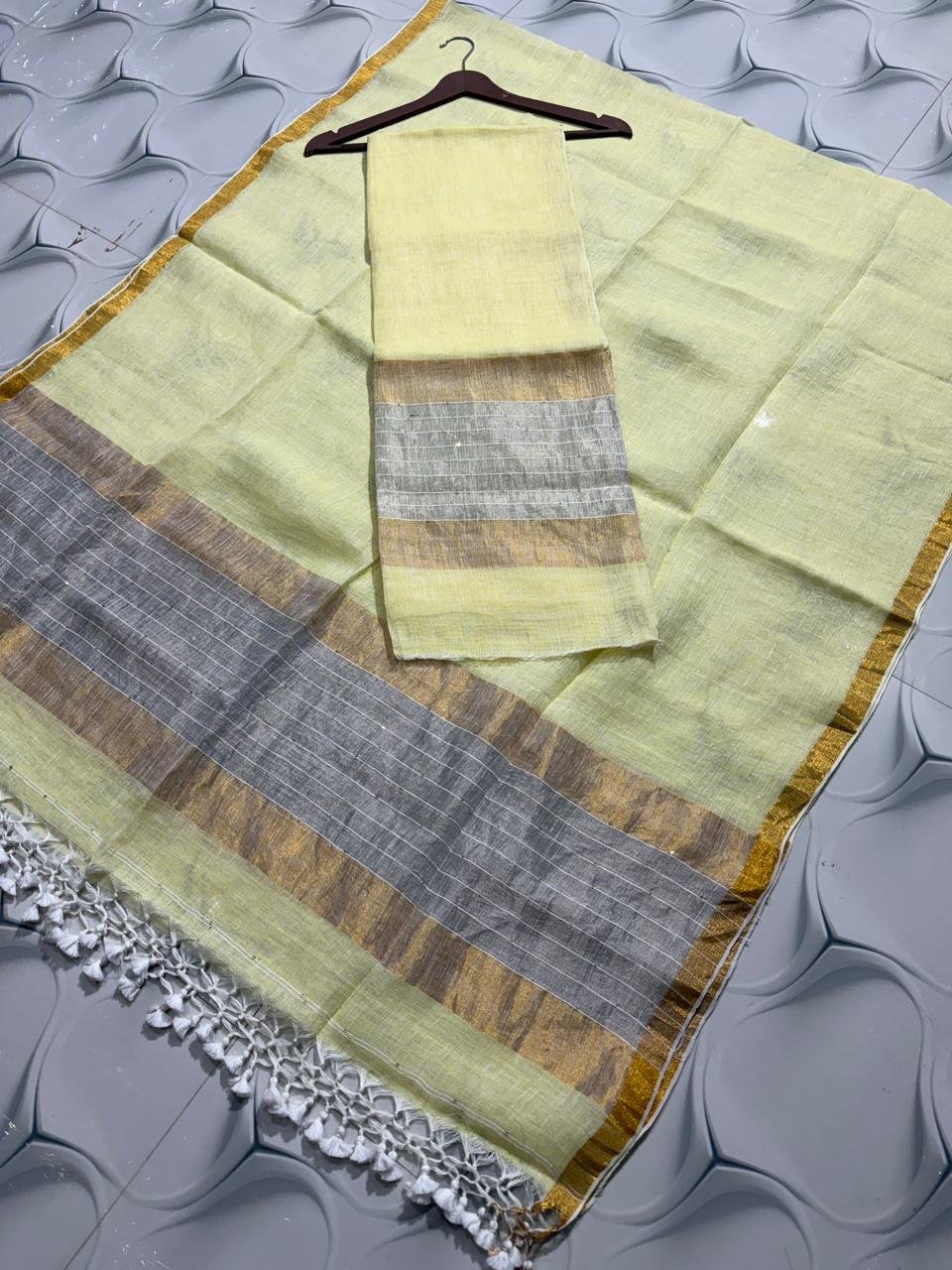 Elegant Pure Linen Top with Zari Border Dupatta Set