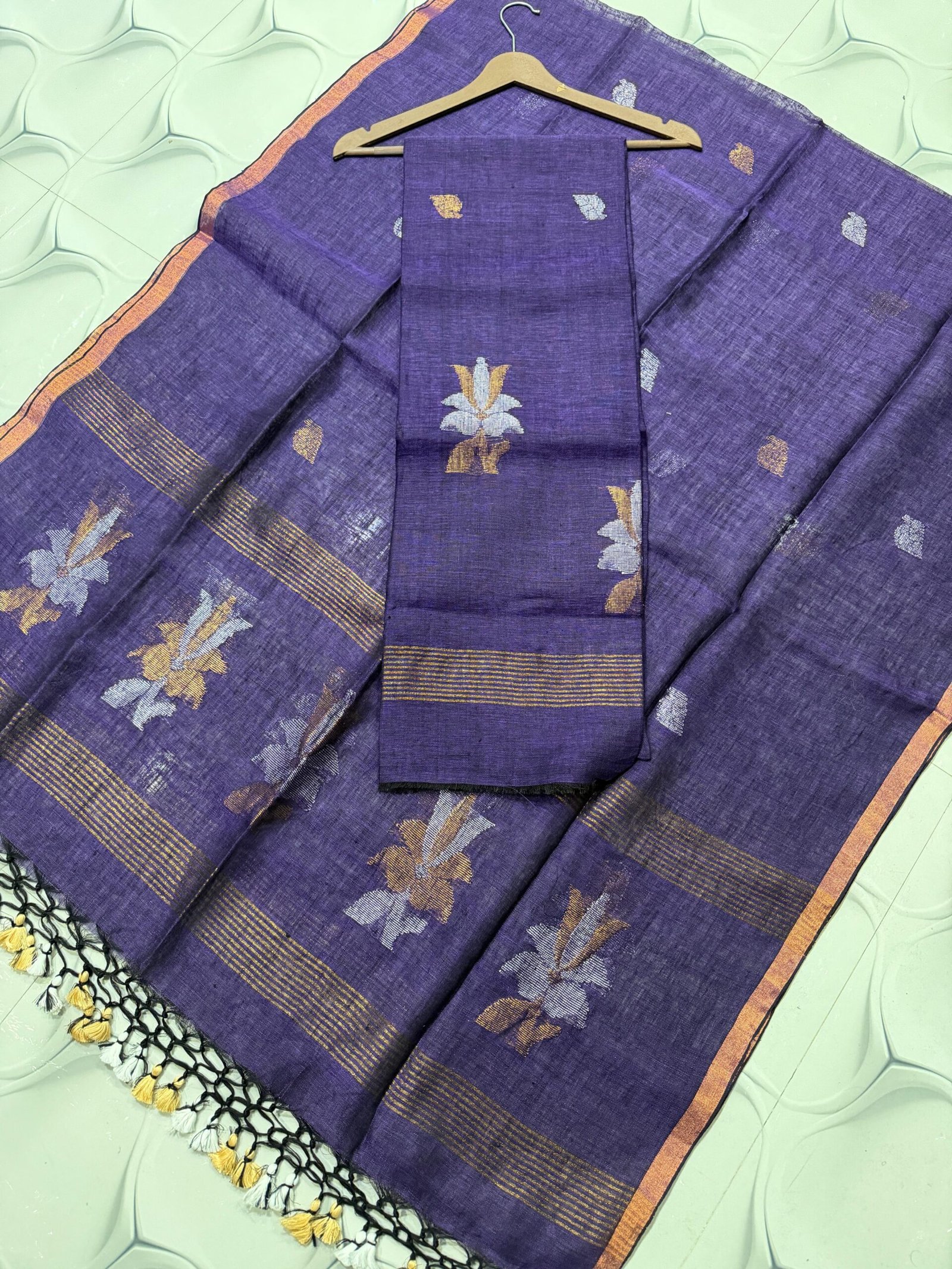 Premium Linen Unstitched Suite with Silver-Tone Floral Artistry & Zari Accents